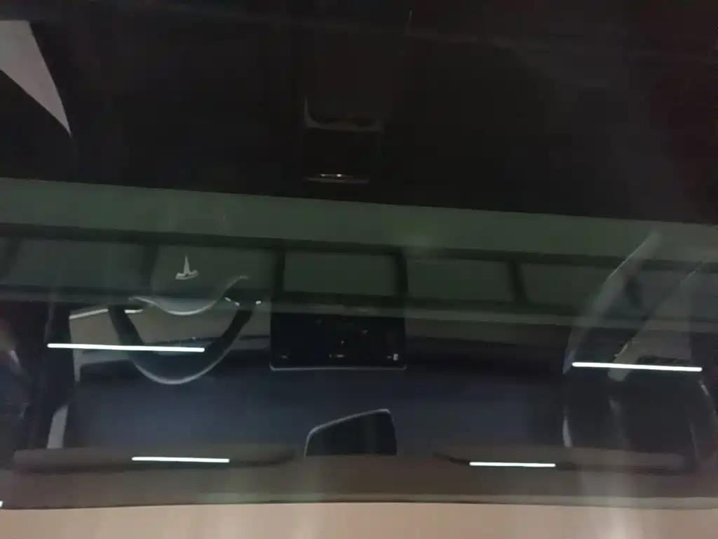 Tesla Model Y — миниатюра 18