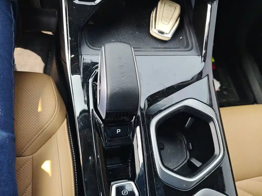 Geely Boyue L — миниатюра 14