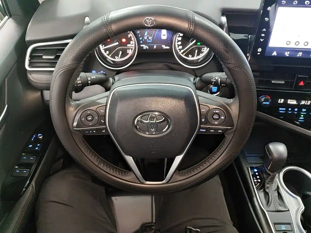 Toyota Camry — миниатюра 11