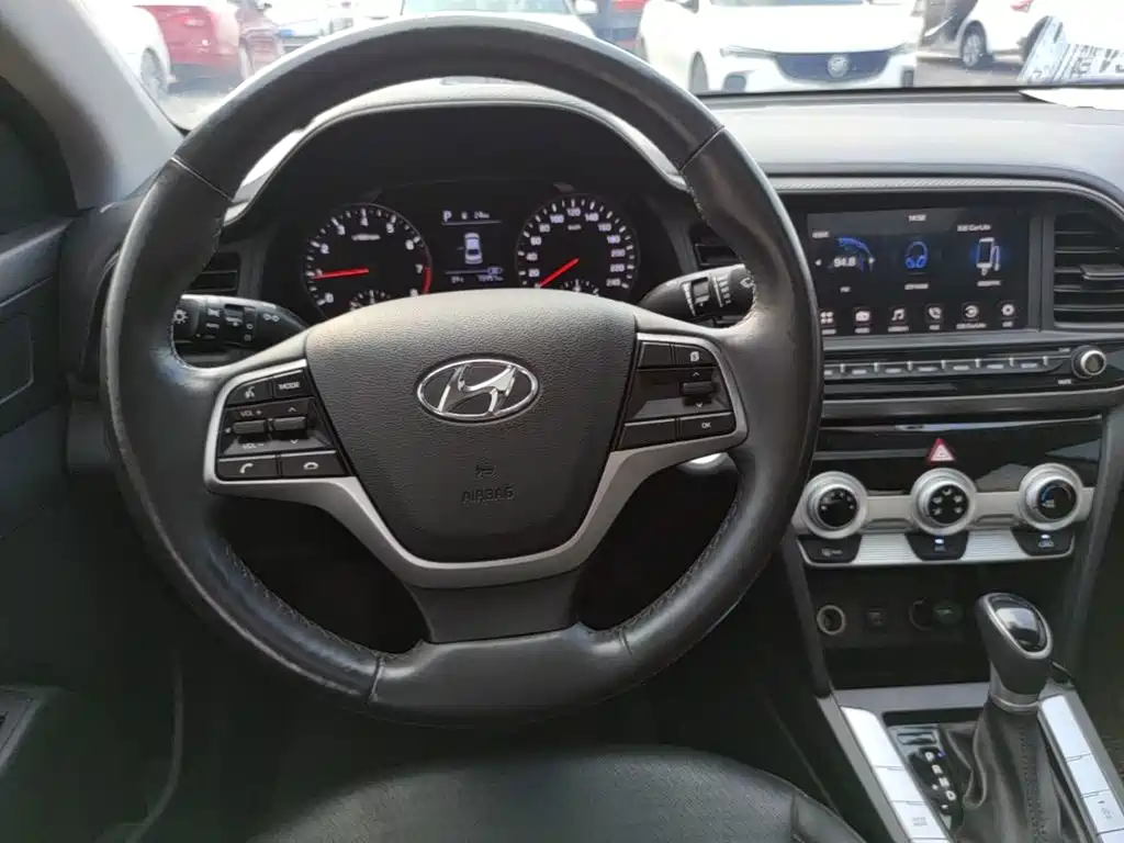 Hyundai Elantra — миниатюра 11