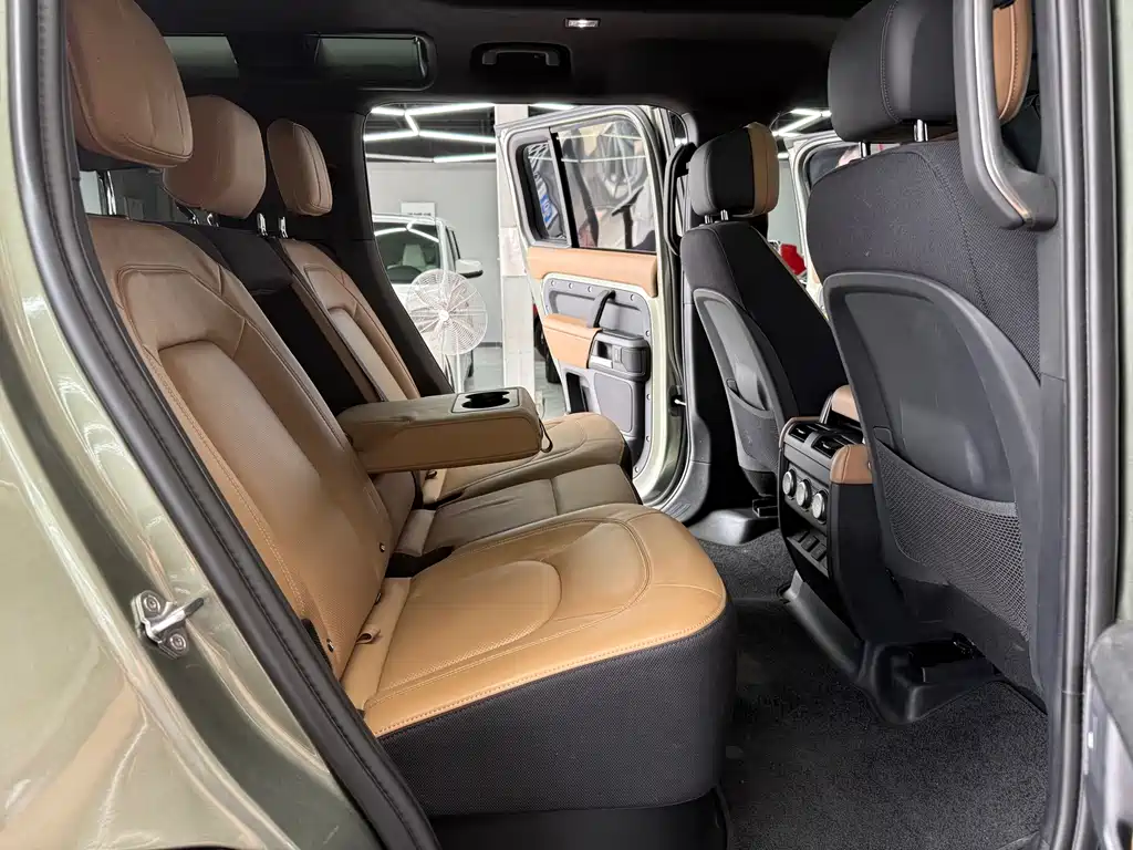 Land Rover Defender — миниатюра 12