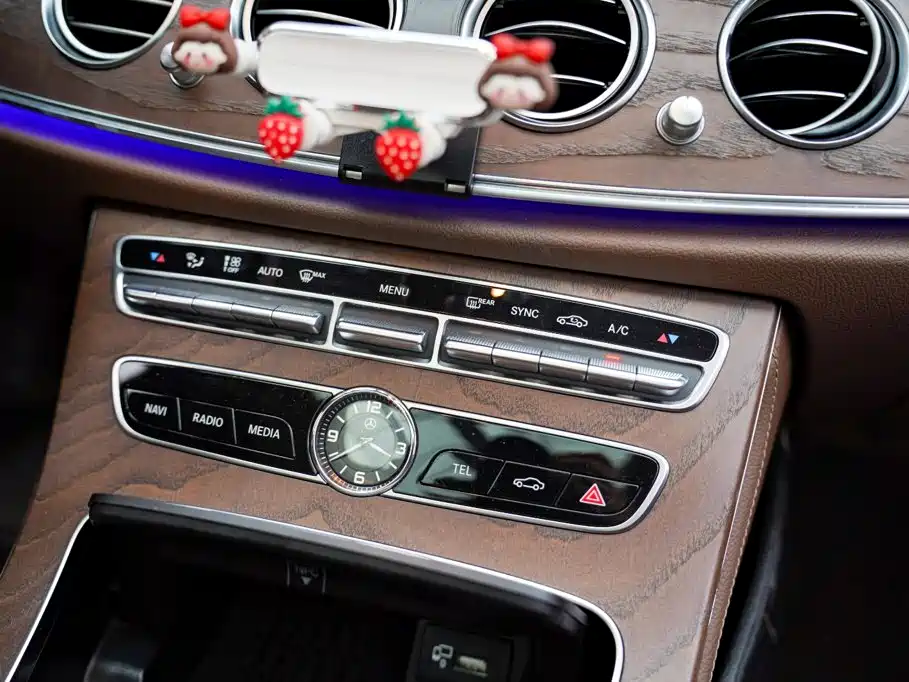 Mercedes-Benz E-Class — миниатюра 10