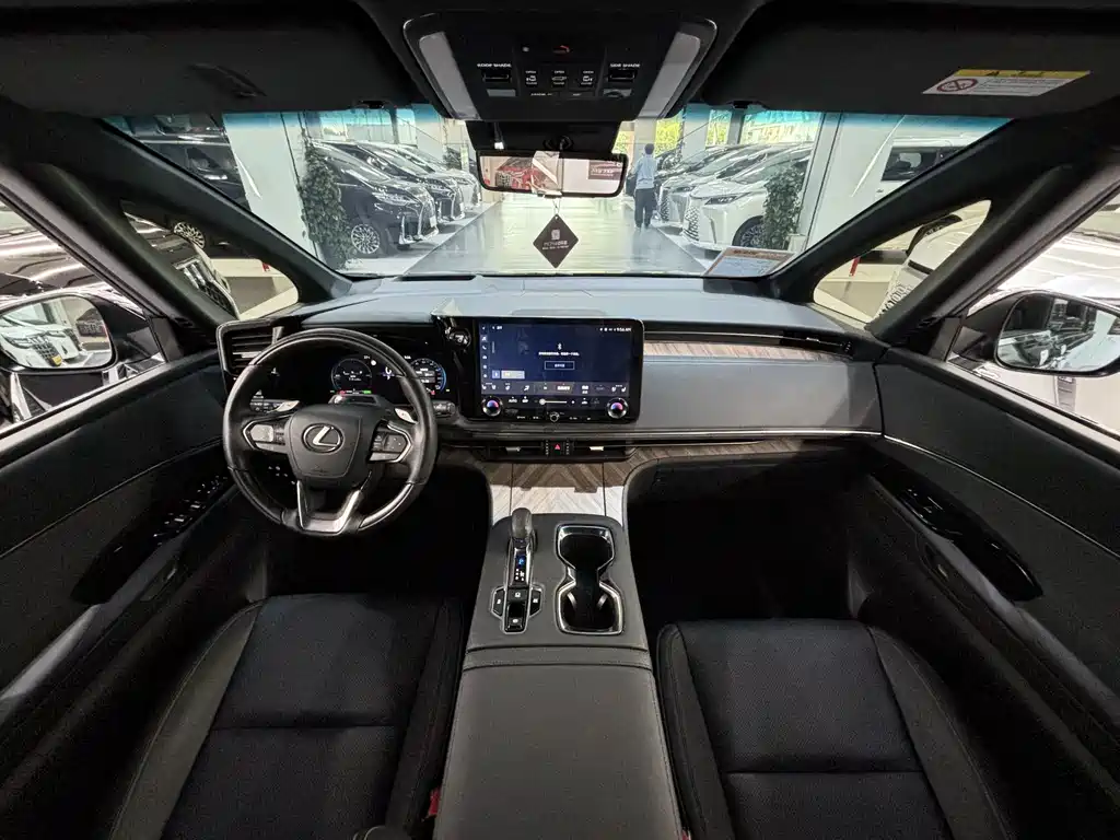 Lexus LM — миниатюра 14