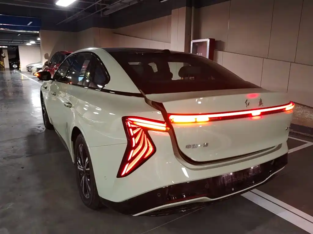 Hongqi EH7 2025 600