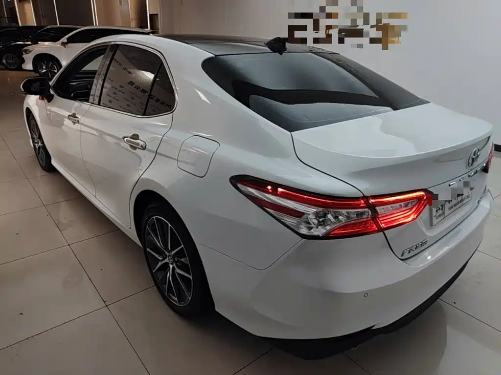 Toyota Camry — миниатюра 5