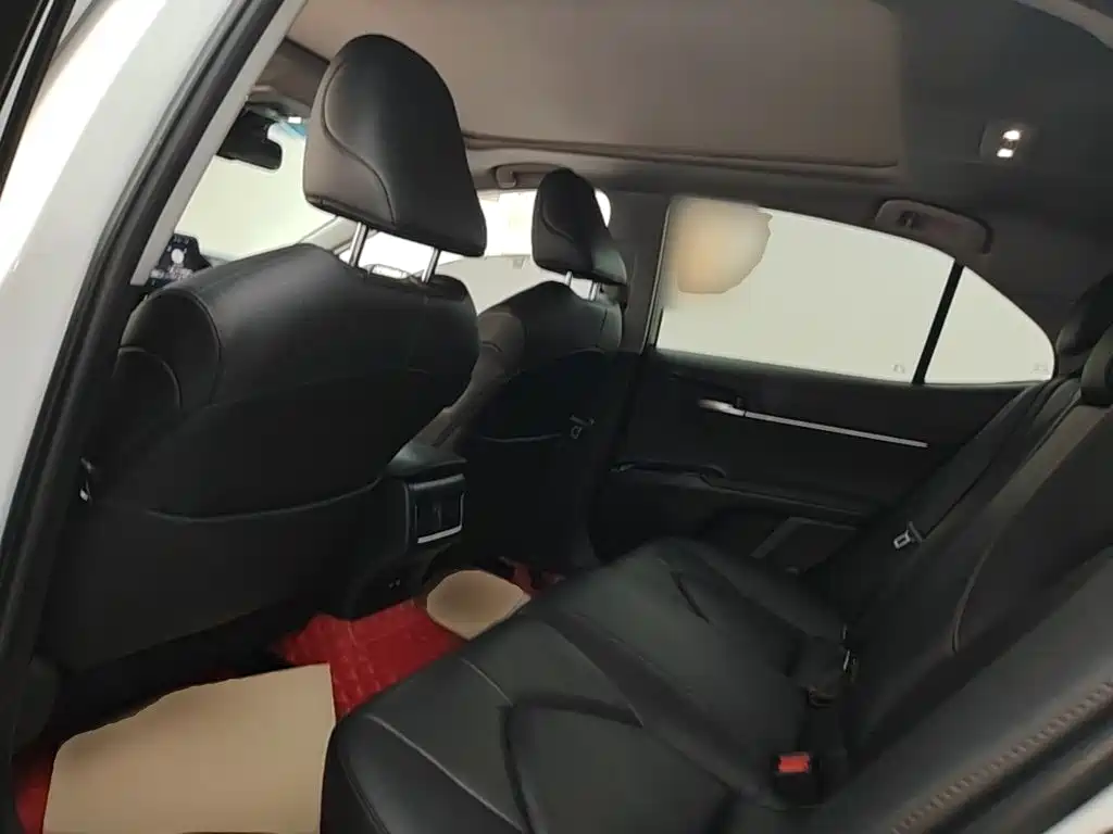 Toyota Camry — миниатюра 17