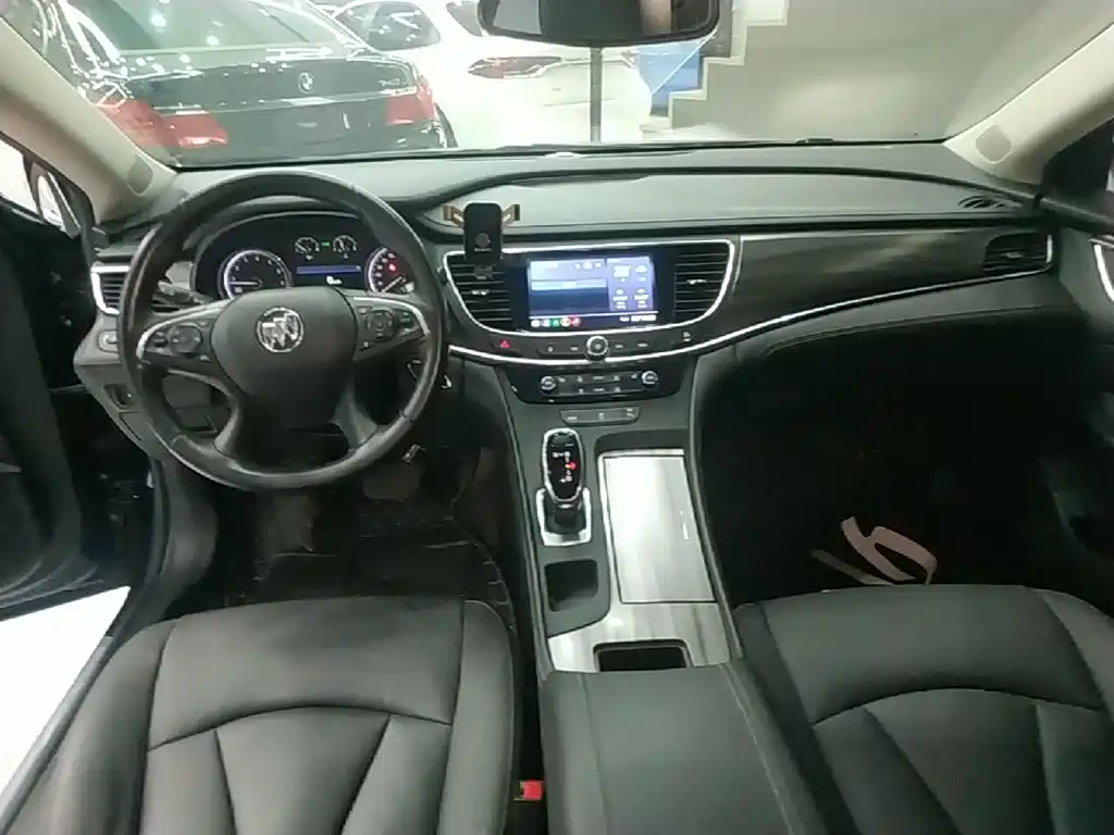 Buick LaCrosse — миниатюра 10