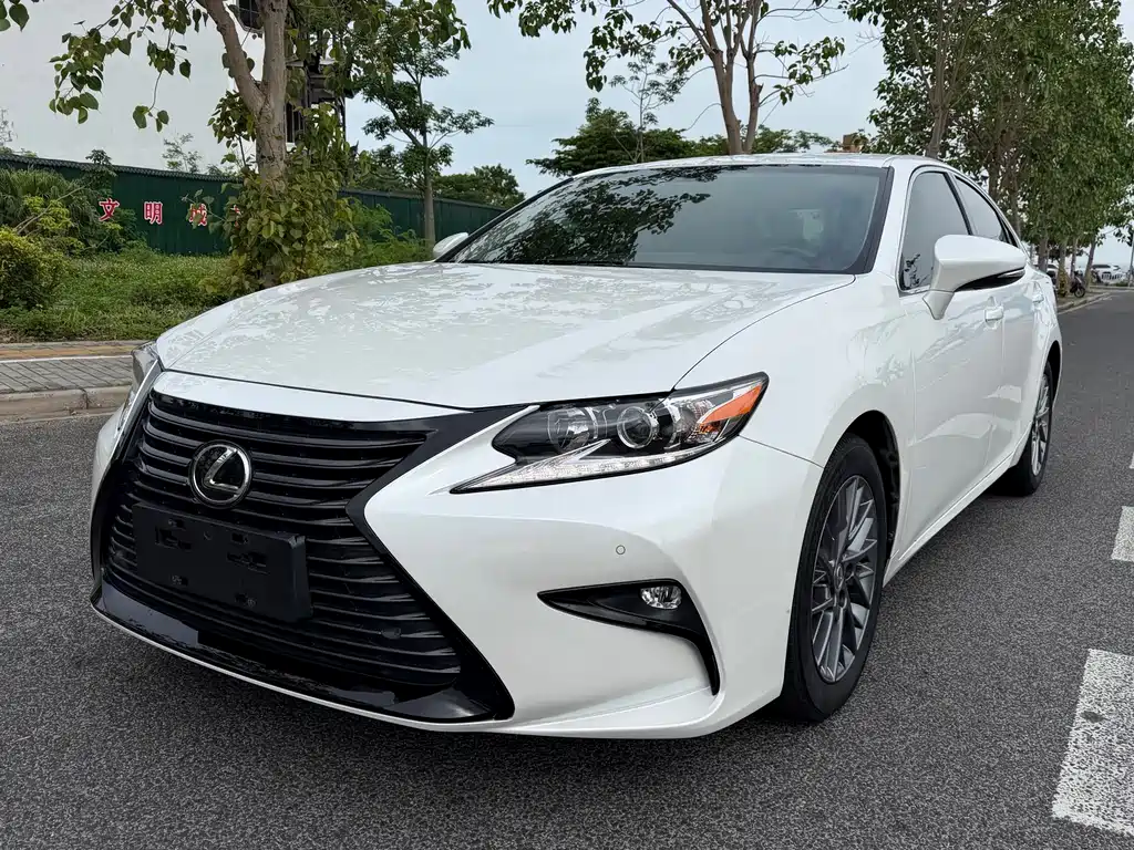 Lexus ES 2017