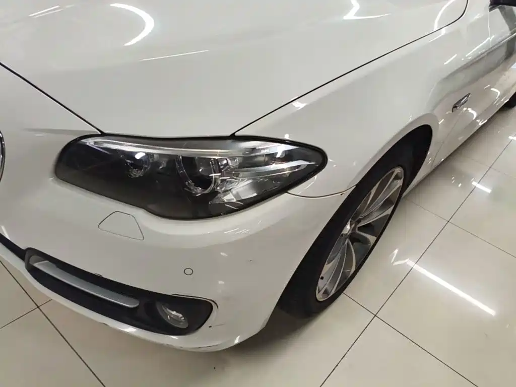 BMW 5 Series — миниатюра 24