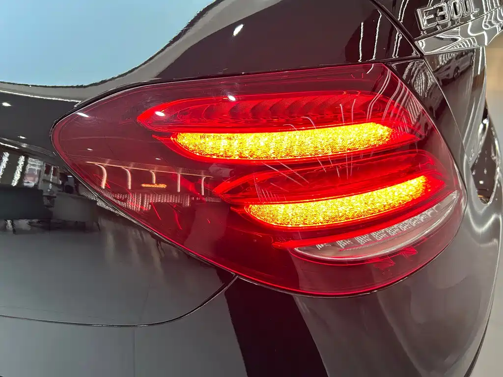 Mercedes-Benz E-Class — миниатюра 40