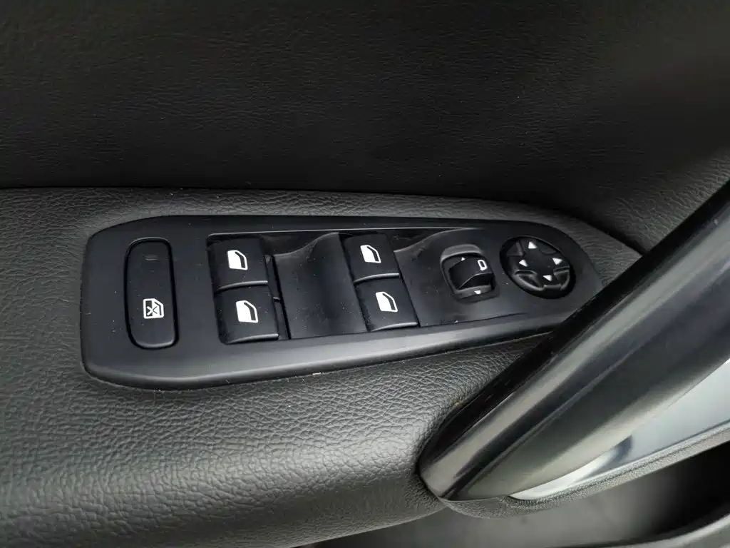 Peugeot 408 — миниатюра 9
