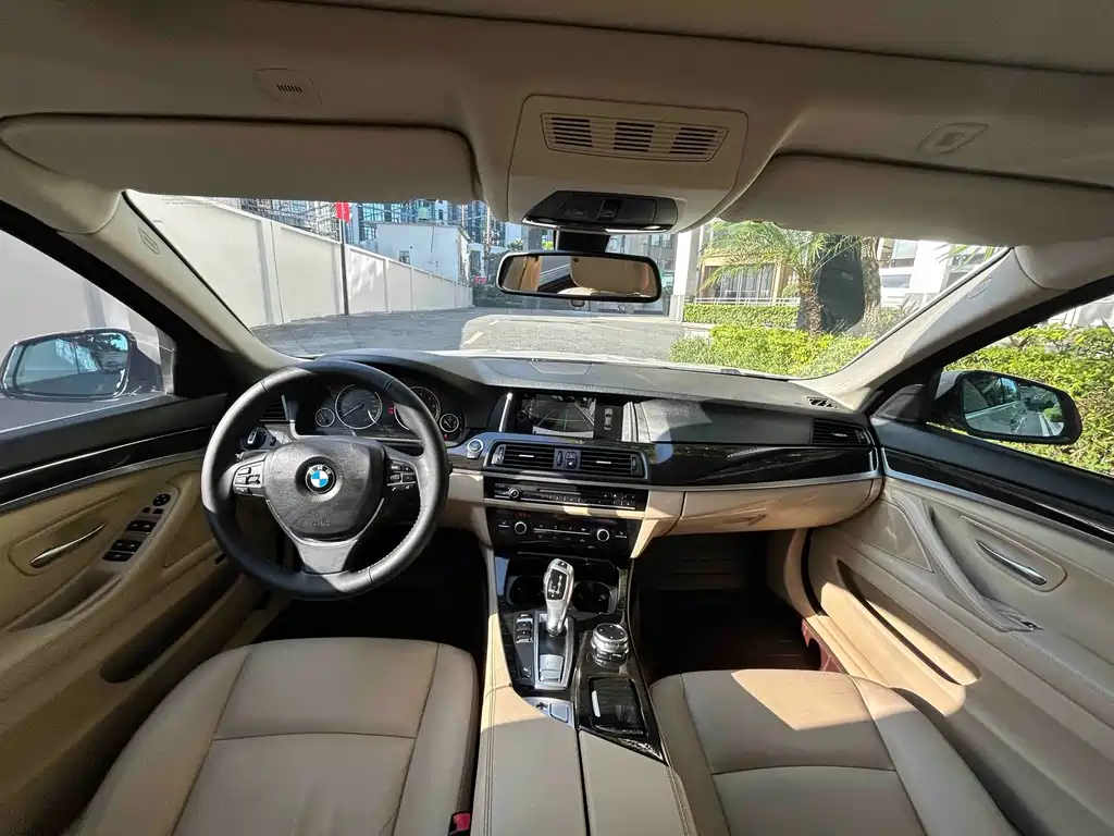 BMW 5 Series — миниатюра 9