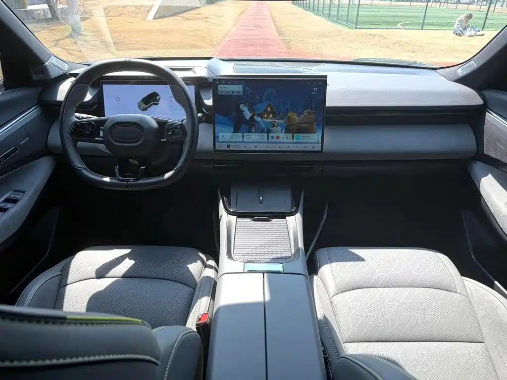Lynk & Co 08 EM-P 2023 120km Halo