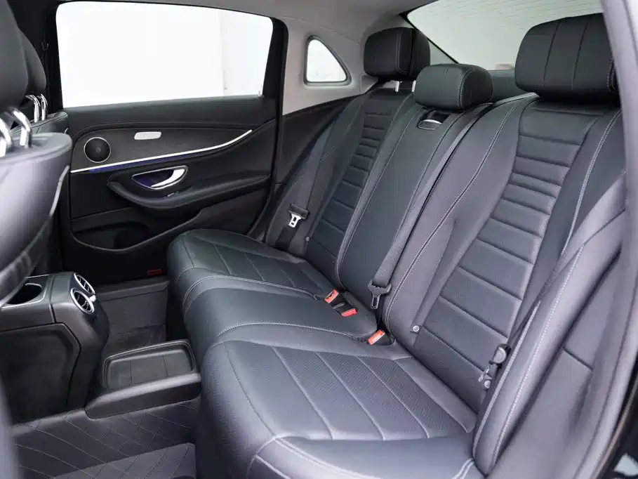 Mercedes-Benz E-Class — миниатюра 13