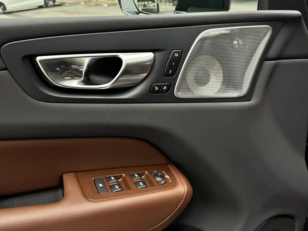 VOLVO XC60 PLUG IN HYBRID