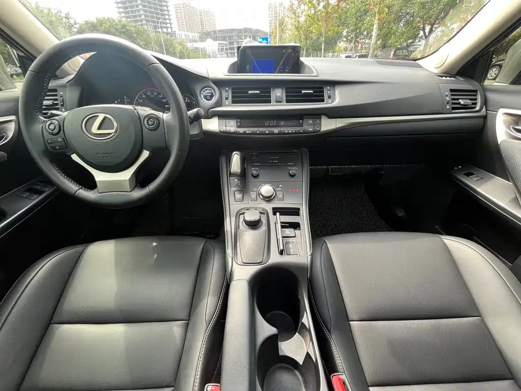 Lexus CT — миниатюра 8