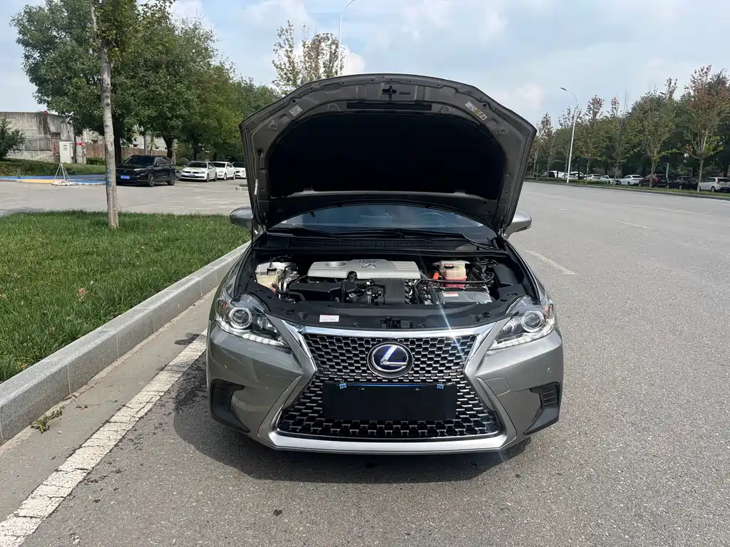 Lexus CT — миниатюра 17
