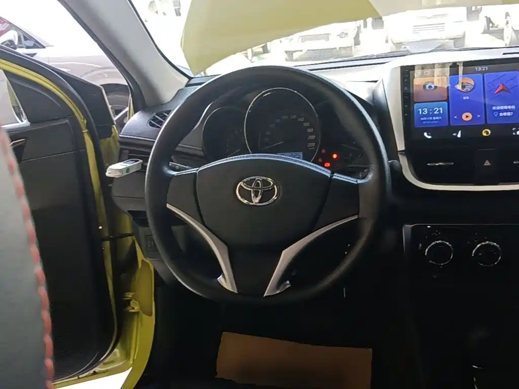 Toyota Yaris L — миниатюра 11