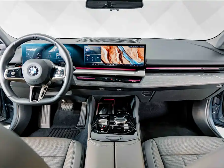 BMW 5 Series — миниатюра 10