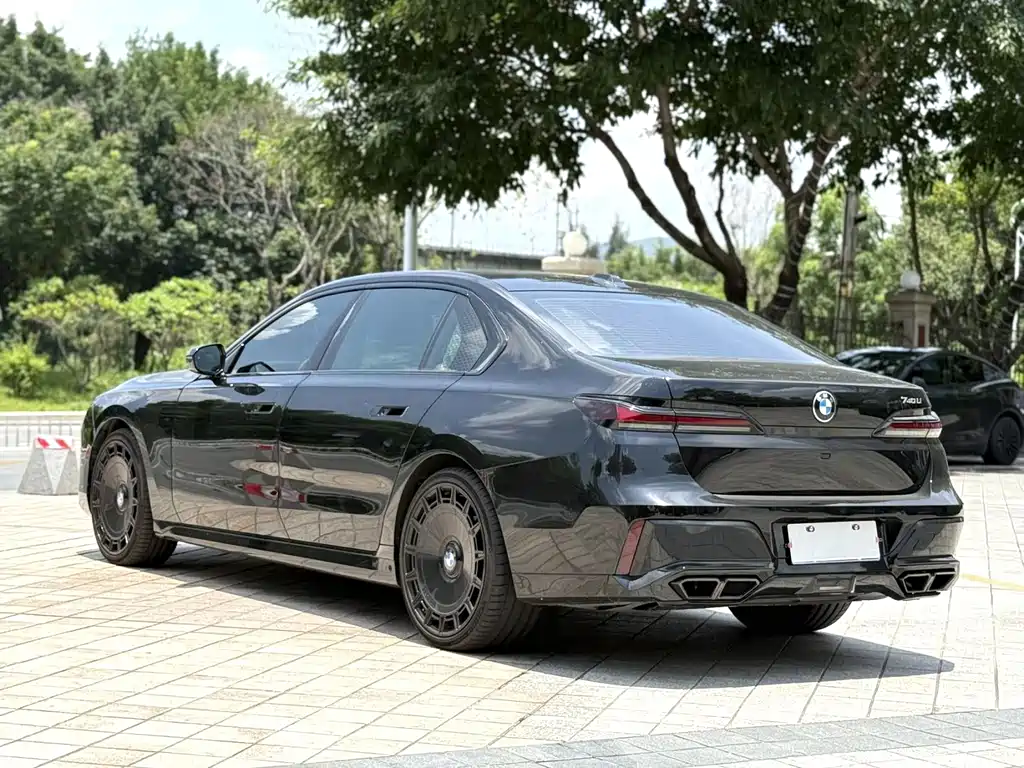 BMW 7 Series — миниатюра 15