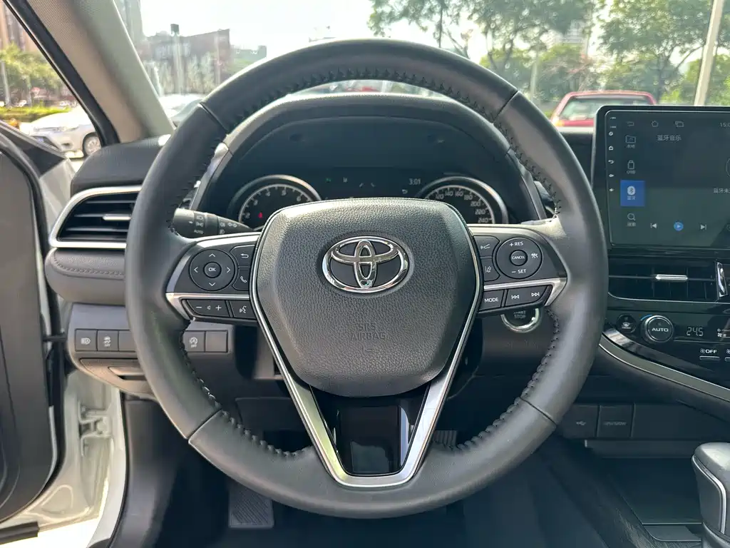 Toyota Camry — миниатюра 18