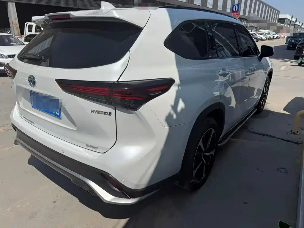 Toyota Crown Kluger — миниатюра 6