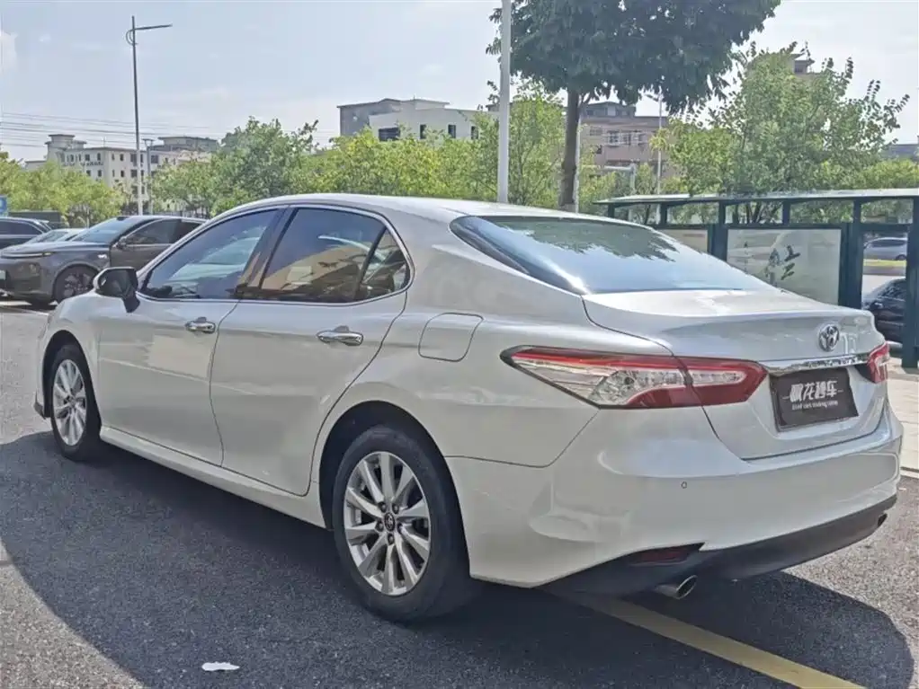 Toyota Camry — миниатюра 9
