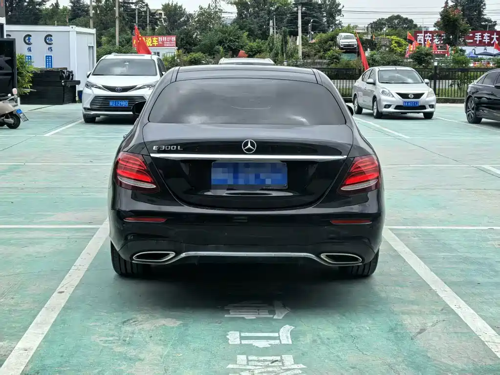 Mercedes-Benz E-Class — миниатюра 8