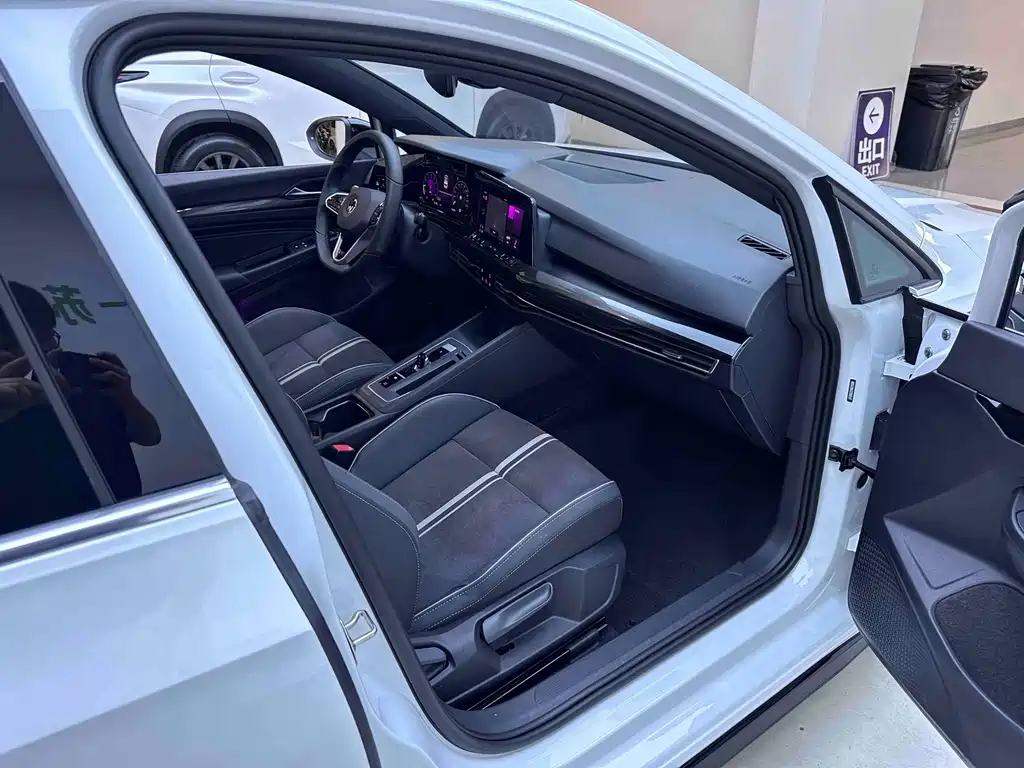 Volkswagen Golf — миниатюра 11
