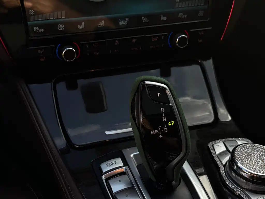 BMW 5 Series — миниатюра 6