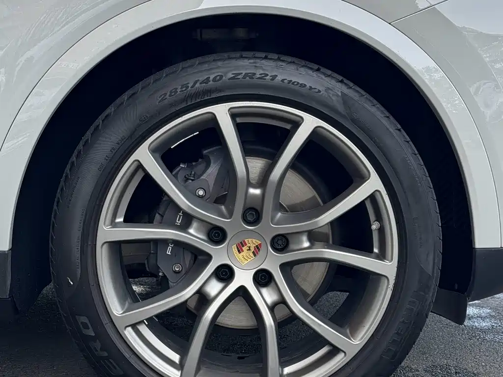 Porsche Cayenne — миниатюра 5
