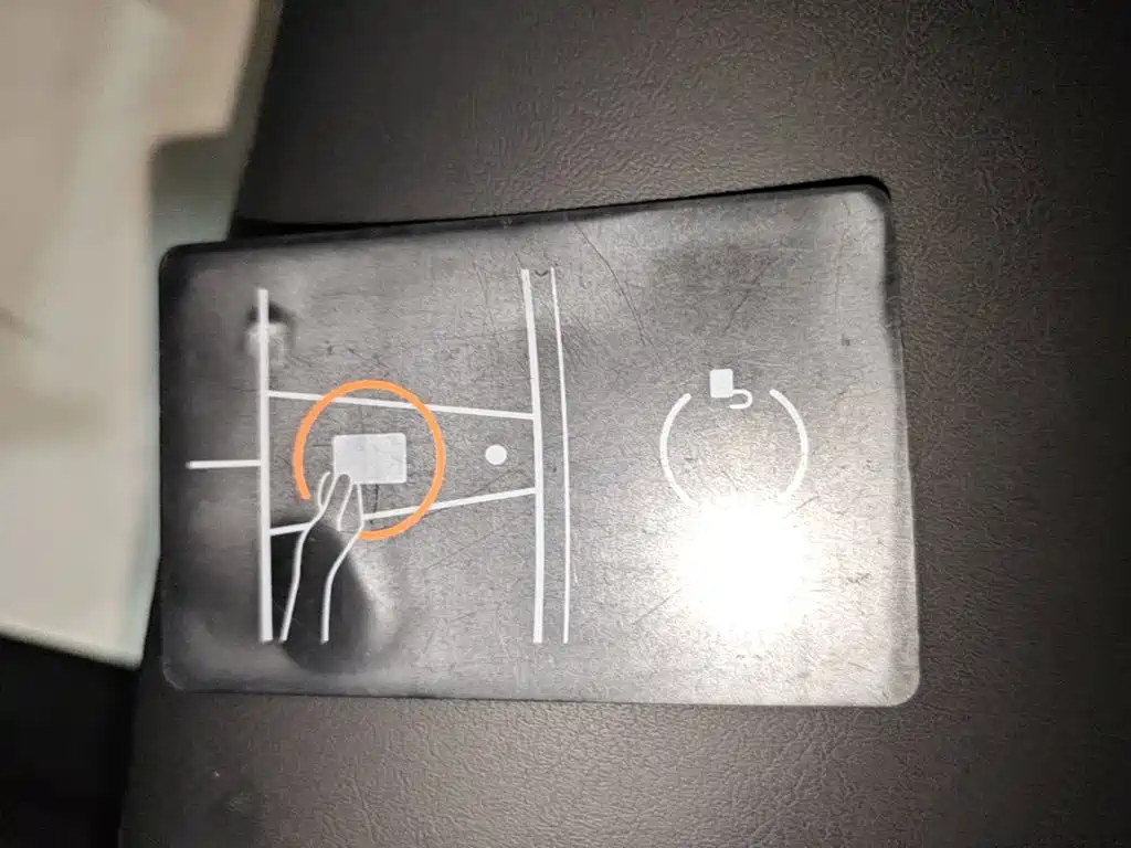 Tesla Model Y — миниатюра 9