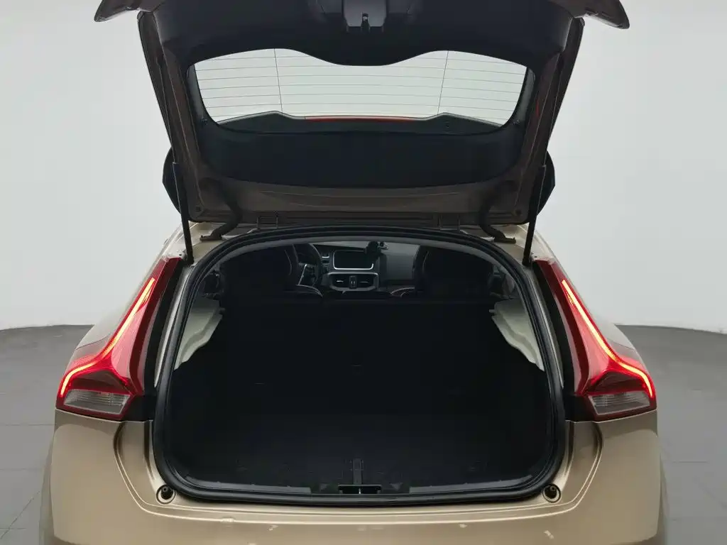 Volvo V40 — миниатюра 16