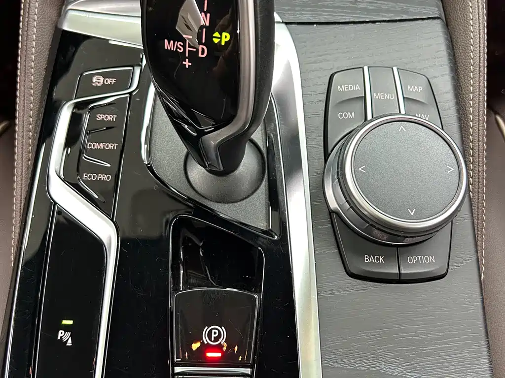 BMW 5 Series — миниатюра 16