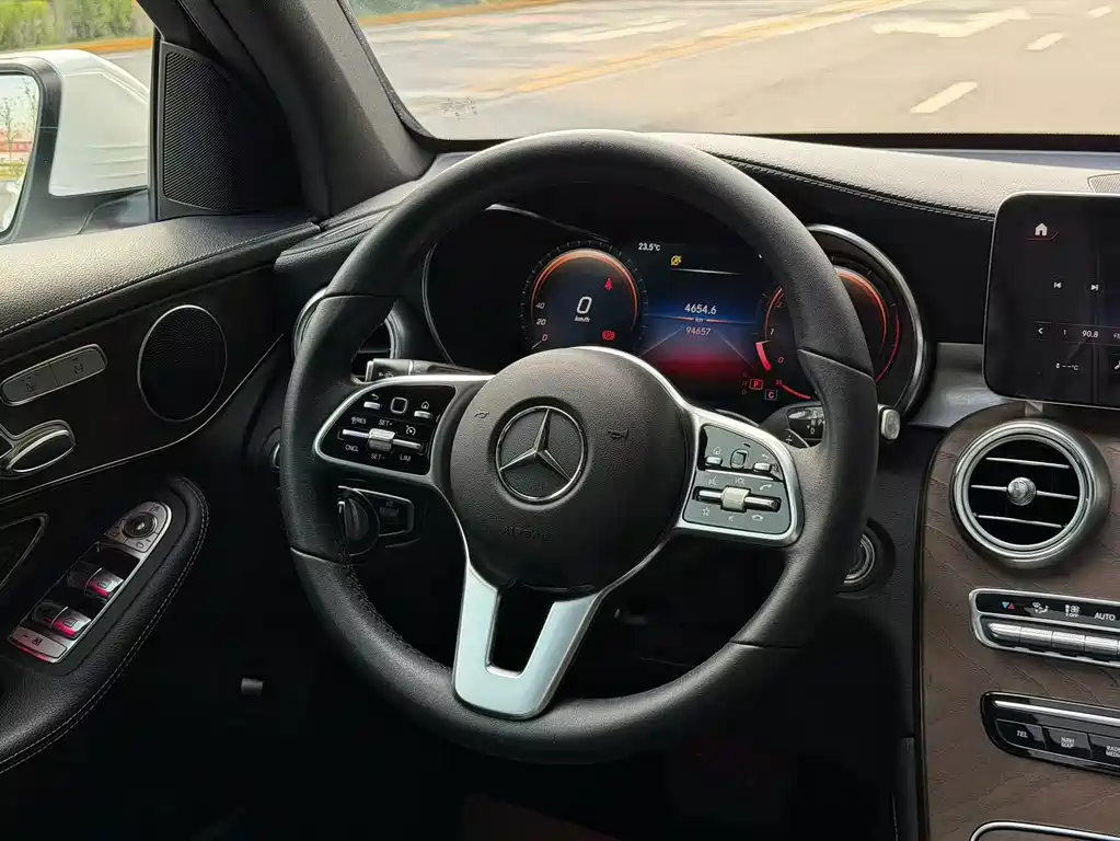 Mercedes-Benz GLC — миниатюра 10