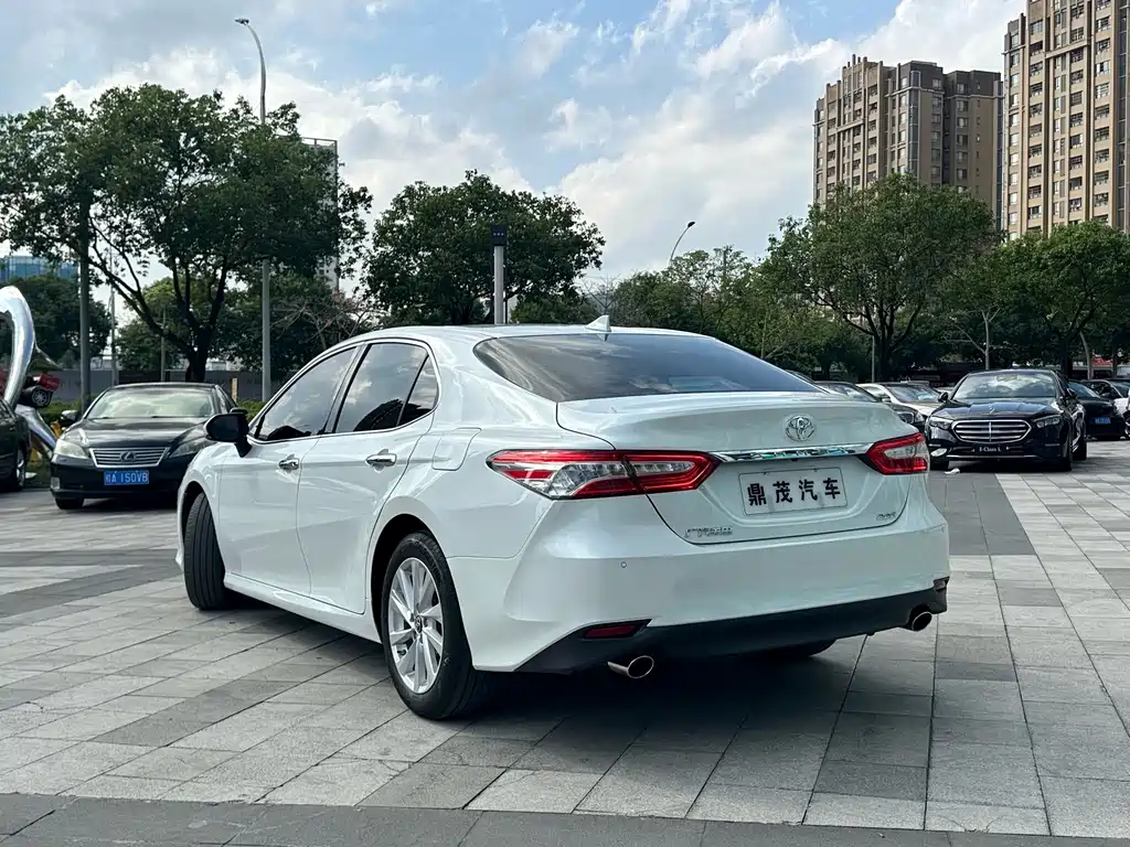 Toyota Camry — миниатюра 6
