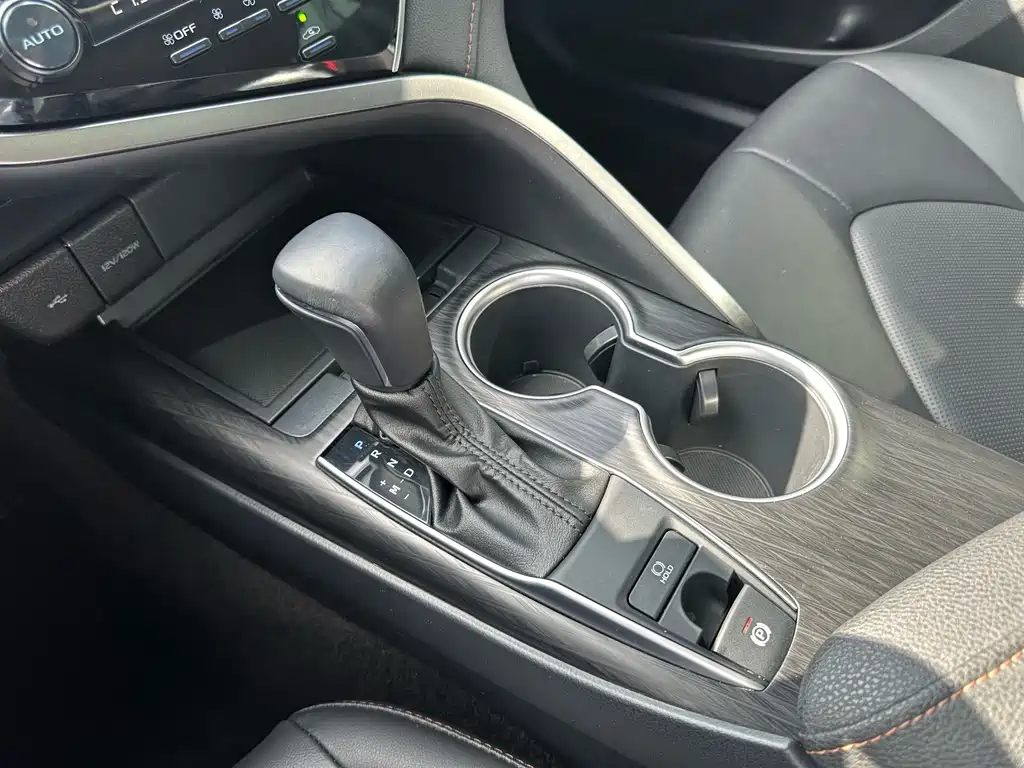 Toyota Camry — миниатюра 23