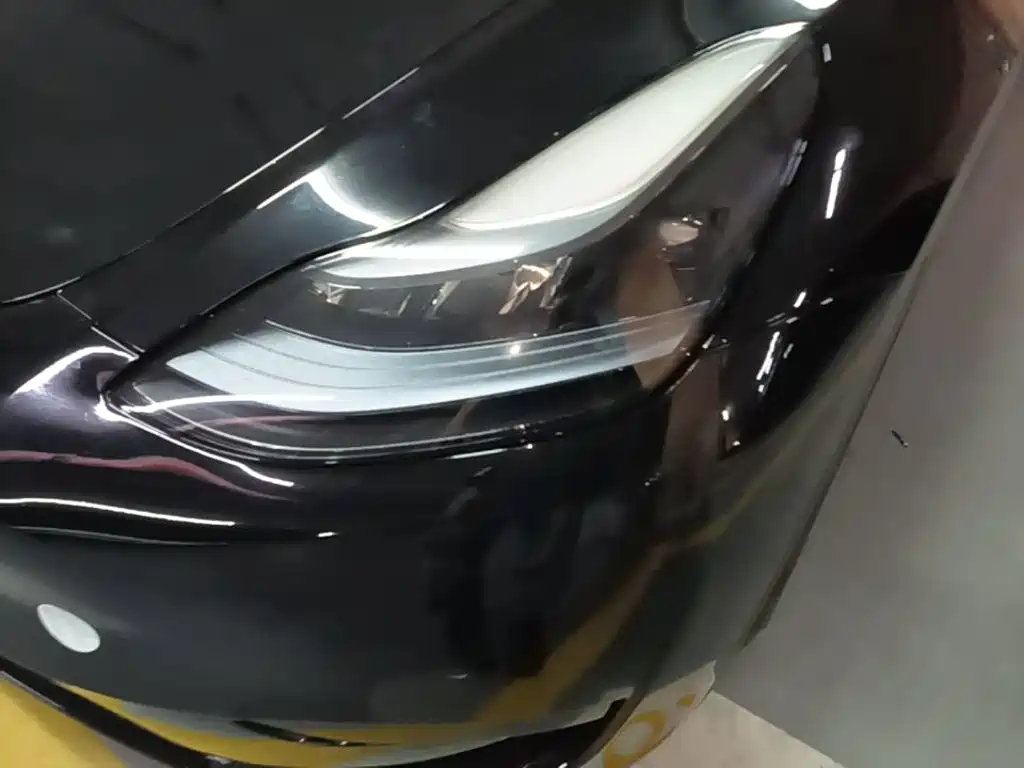 Tesla Model Y — миниатюра 24