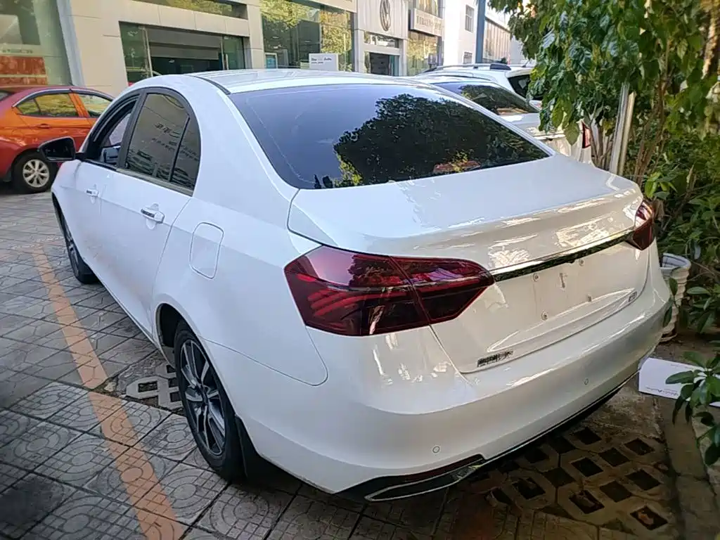 Geely Emgrand — миниатюра 5