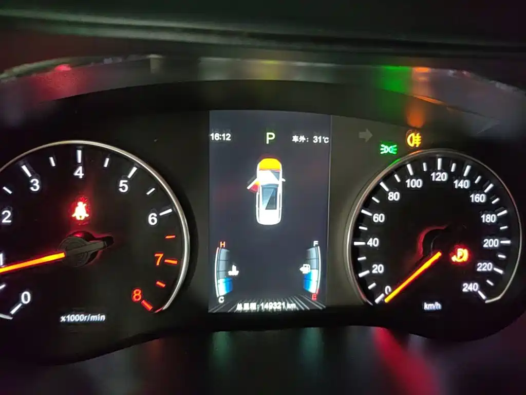BYD MAX — миниатюра 12