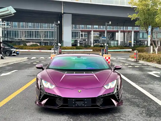 LAMBORGHINI HURACÁN