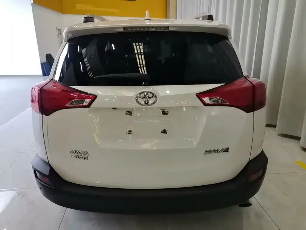 Toyota RAV4 — миниатюра 6