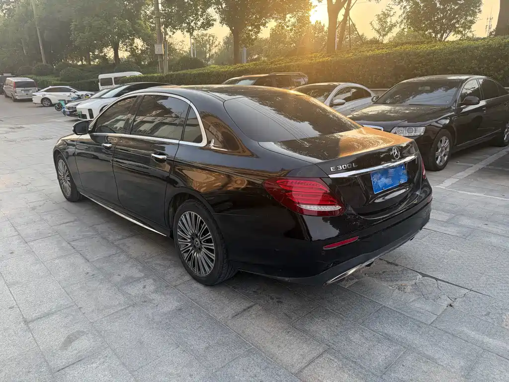 Mercedes-Benz E-Class — миниатюра 11