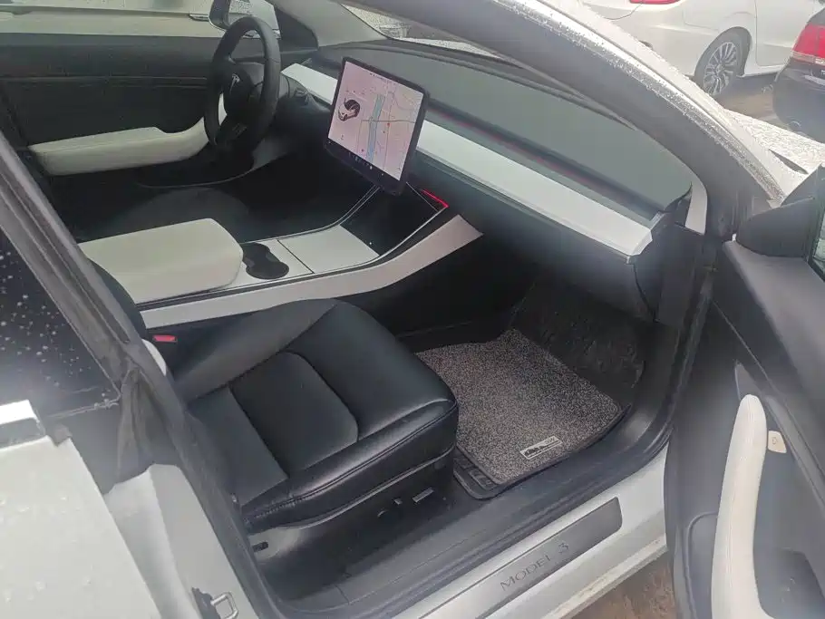 Tesla Model 3 — миниатюра 8