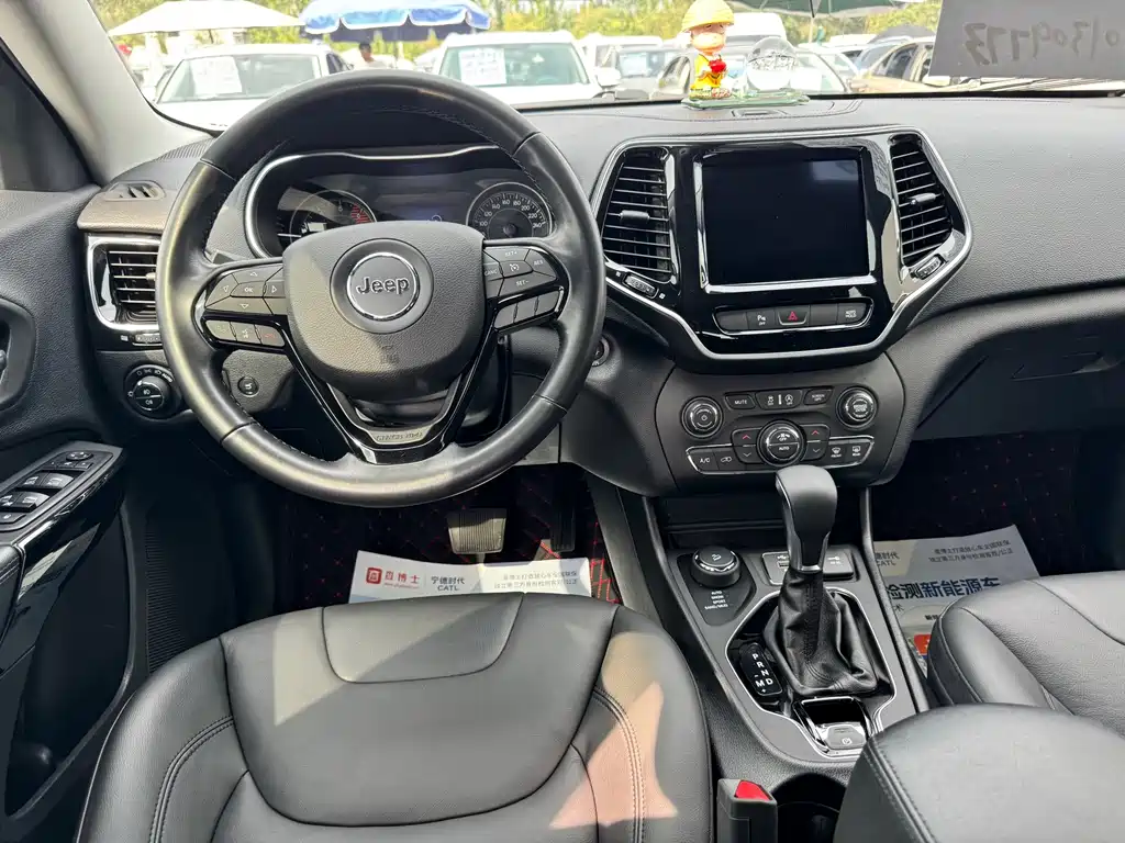Jeep Cherokee — миниатюра 10