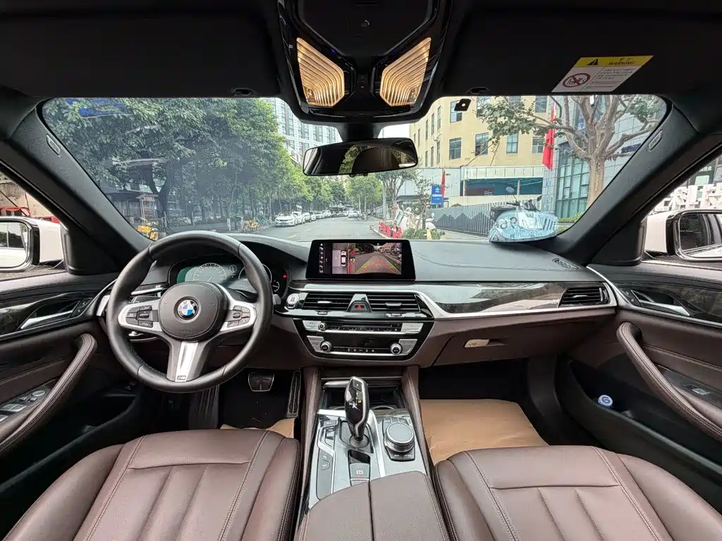 BMW 5 Series — миниатюра 13