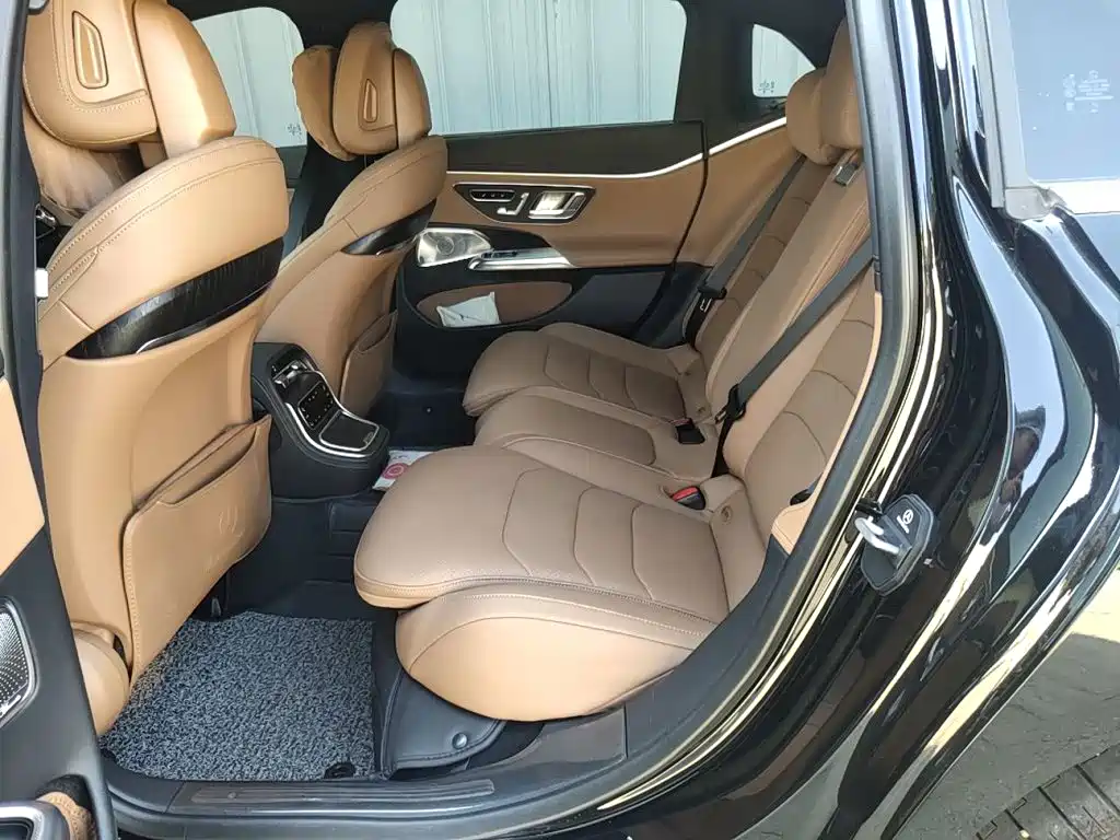 Mercedes-Benz E-Class — миниатюра 13
