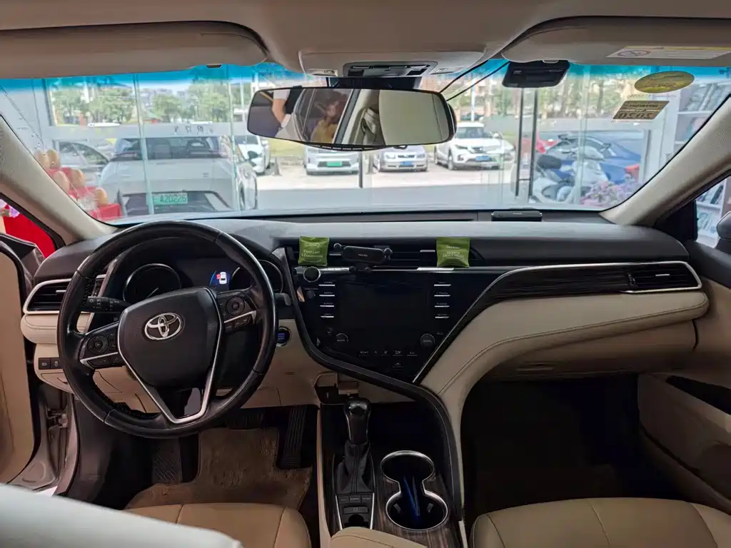 Toyota Camry — миниатюра 5