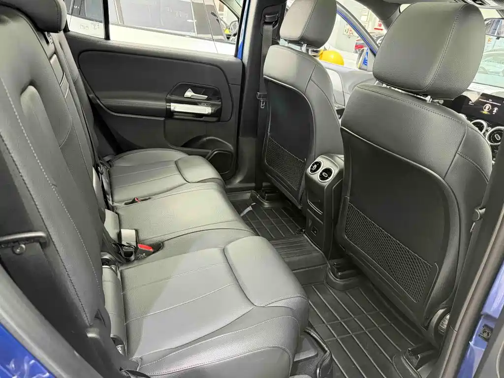 Mercedes-Benz GLB — миниатюра 11