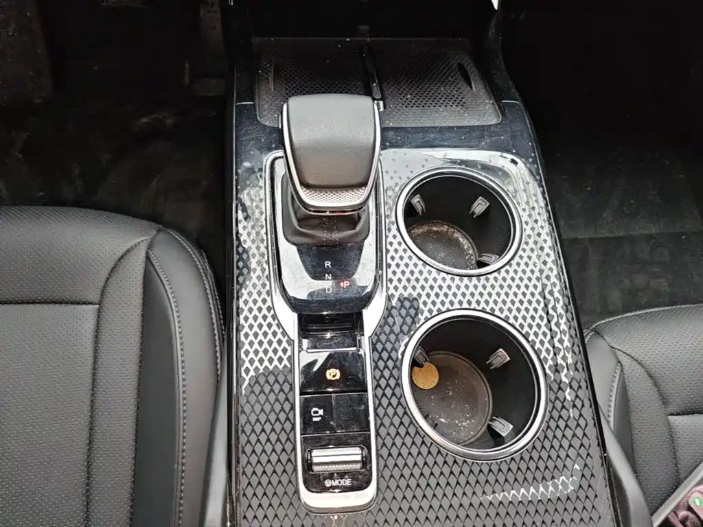 Hongqi Hongqi HS3 PHEV — миниатюра 14